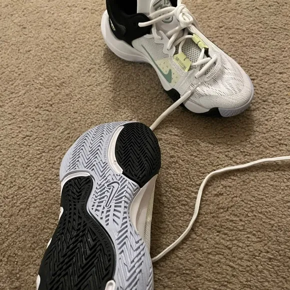 NEW! Nike Giannis Immortality 2 basketball shoes size 4Y