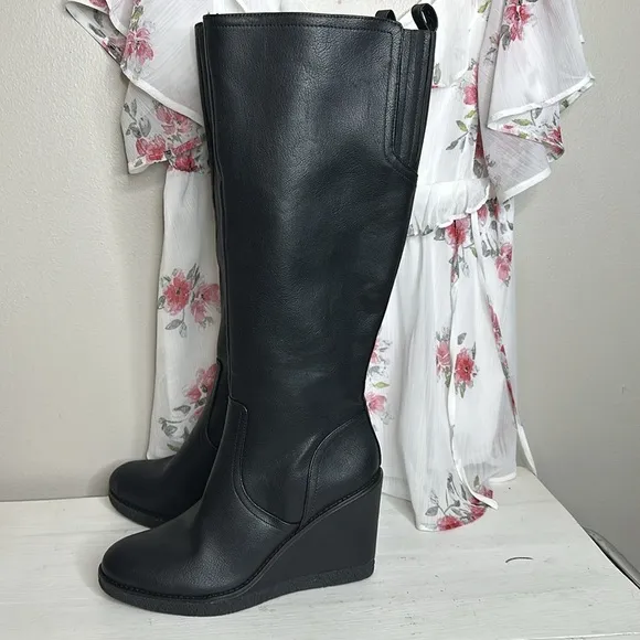 Zodiac Women's Iggy Wedge Knee High Boots size 10 NWOB